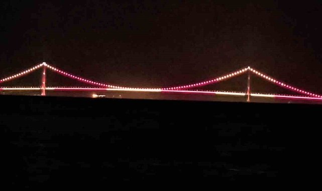 Çanakkale Köprüsü sarı kırmızılı renklerle aydınlatıldı