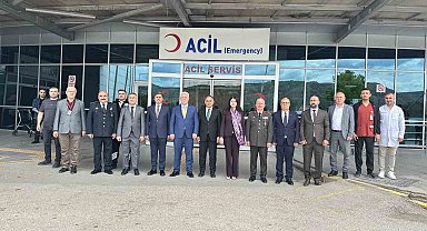 Çankırı'da protokol üyeleri, bayramda çalışan kurum personelleriyle bayramlaştı