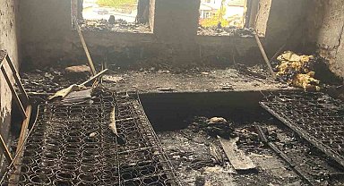 Çardak'ta evi kül olan aile komşularına sığındı