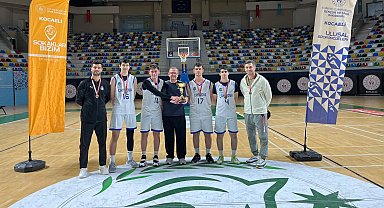 Çayırova Belediyesi'nin genç basketbolcuları Kocaeli şampiyonu