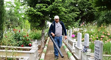 Çayırova mezarlıklarında bayram öncesi bakım