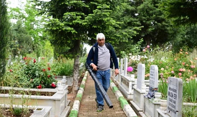 Çayırova mezarlıklarında bayram öncesi bakım