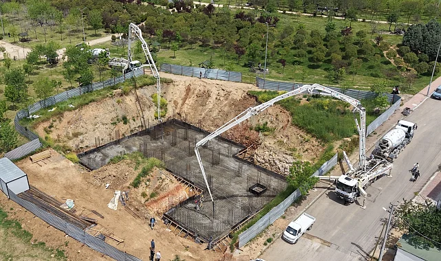 Çayırova'da 'Kültür Evi'nin temel beton serimi gerçekleştirildi
