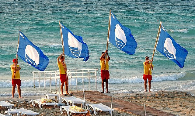 Çeşme'de 13 plaj ve 2 marinada Mavi Bayrak dalgalanacak