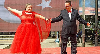 Çeşme'de engelleri aşan renkli buluşma