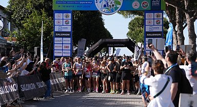Çeşme'de rekor katılım... 43 ülkeden 3 bin 450 sporcu rüzgar eşliğinde koştu