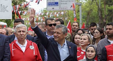 CHP Genel Başkanı Özel: "Gençler Cumhuriyet'e ve Cumhuriyet'in kazanımlarına sahip çıkmaya kararlı"