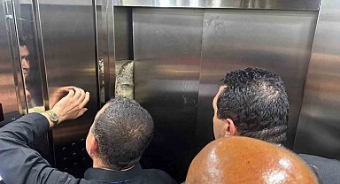 CHP heyetine Gaziantep'te asansör şoku: Yarım saat mahsur kaldılar