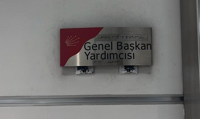 CHP'de tahliye sonrası temizlik çalışmaları devam ediyor