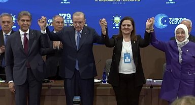 CHP'li iki belediyeden AK Parti'ye katılım... Rozetlerini Erdoğan taktı