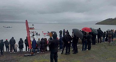 Çıldırlı çocuklar 19 Mayıs'ta yaptığı su sporları gösterisi nefes kesti