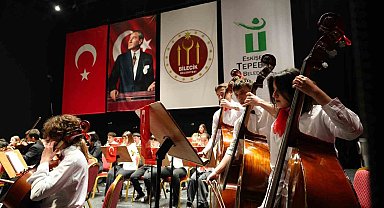 Çocuk Senfoni Orkestrası'nın konseri ayakta alkışlandı