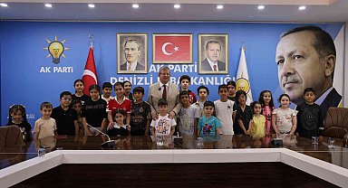 Çocuklar bayram coşkusunu AK Parti Denizli İl Başkanlığında yaşadı