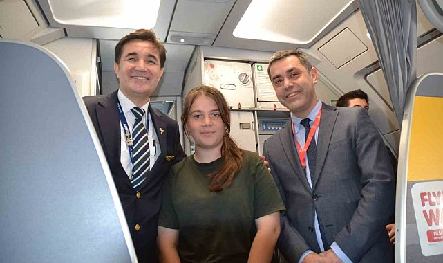 Çocuklar, ilk defa uçak görmenin mutluluğunu yaşadı