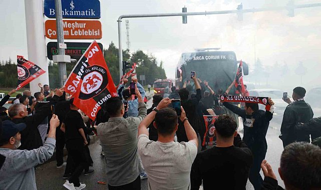 Çorum FK'da Süper Lig coşkusu: Tarihi zaferin ardından takım kafilesine görkemli karşılama