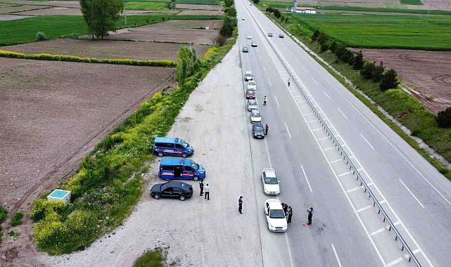 Çorum'da jandarma ekiplerinin bayram tedbirleri sürüyor