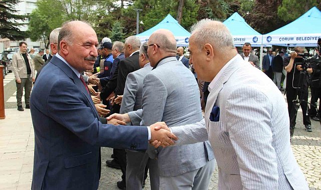 Çorum'da kent protokolü ve vatandaşlar bayramlaştı