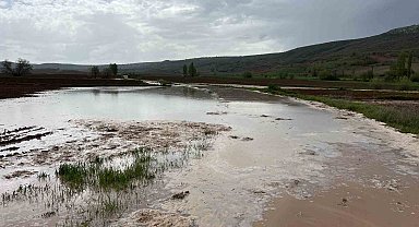 Çorum'da sağanak hayatı olumsuz etkiledi
