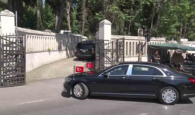 Cumhurbaşkanı Erdoğan anne ve babasının kabirlerini ziyaret etti
