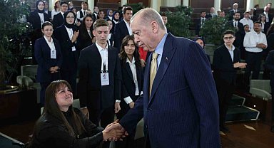 Cumhurbaşkanı Erdoğan, gençler ve milli sporcularla bir araya geldi