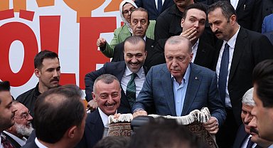 Cumhurbaşkanı Erdoğan Kocaelispor Müzesi için forma imzaladı