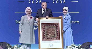 Cumhurbaşkanı Erdoğan'a takdim edilen 'Pazırık halısı' 360 bin ilmekle işlendi