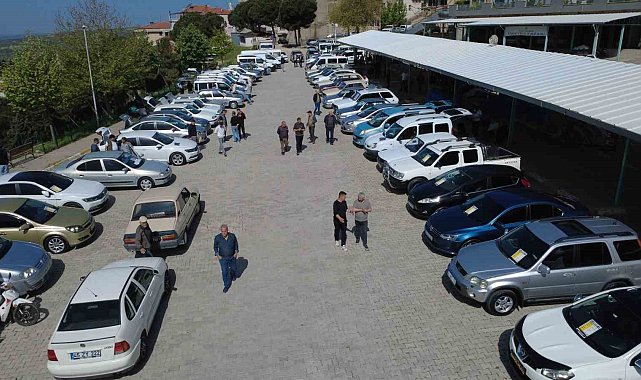 Demirci'de klasik otomobil rüzgarı