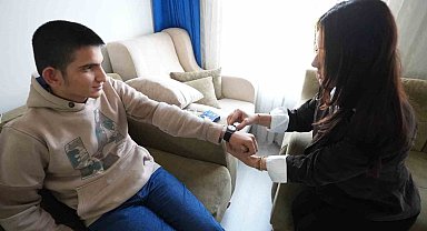 Denizli Büyükşehirin akıllı saat projesi vatandaşlardan tam not aldı