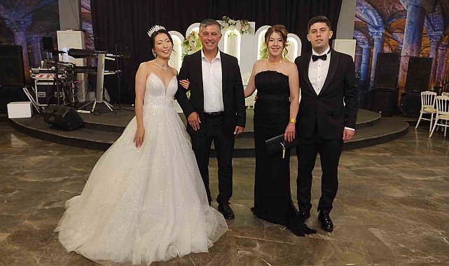 Denizli'de Türk-Kore esintili görkemli düğün