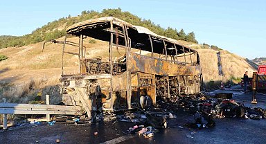 Denizli'deki 8 kişinin öldüğü otobüsten geriye sadece demir yığını kaldı