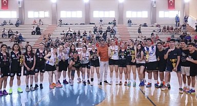 Denizli'de gençlik 19 Mayıs'ı spor, sanat ve doğada kutladı