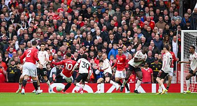 Dev maçta Manchester United, evinde Liverpool'u yendi