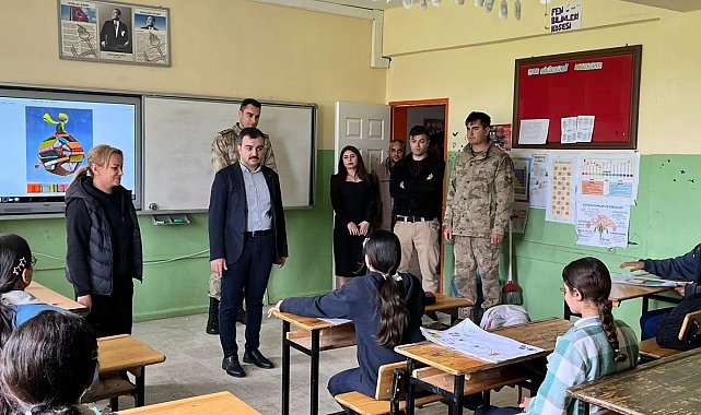 Dicle Kaymakamı Atış, öğrenci ve öğretmenlerle bir araya geldi