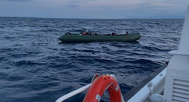 Didim'de 11 düzensiz göçmen kurtarıldı