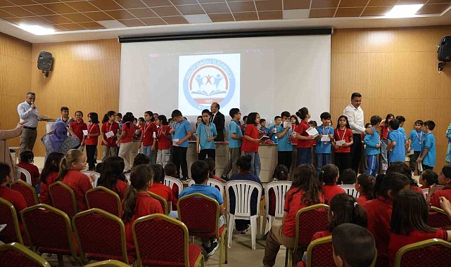 Dijital bağımlılığa karşı kitaplı mücadelede 400 öğrenci yarıştı