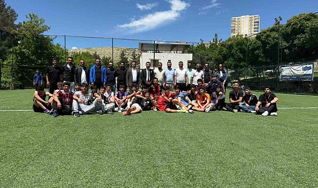 Diyarbakır'da "Maarifin Kalbinde Marifetli Gençlik" temasıyla futbol turnuvası düzenlendi