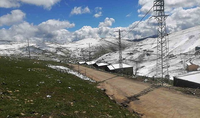 Doğu Karadeniz yaylalarına kış geri geldi