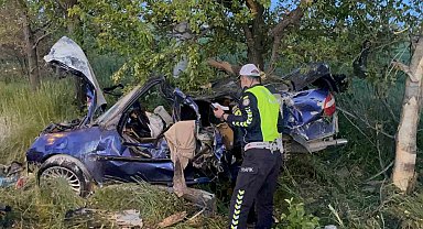 Düğün konvoyunda feci kaza: 1 ölü, 1 yaralı