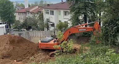 Düzce'de inşaat alanında toprak kaydı, bina sakinleri sokağa döküldü