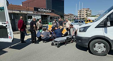 Düzce'de minibüs, motosiklete çarptı: 1 yaralı