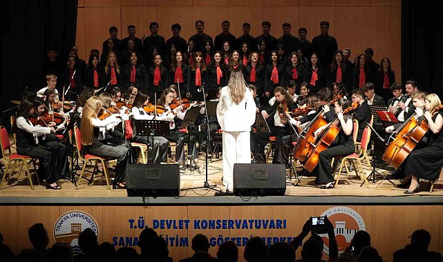 Edirne Lisesi'nden hafızalara kazınan gece: Genç yetenekler ayakta alkışlandı