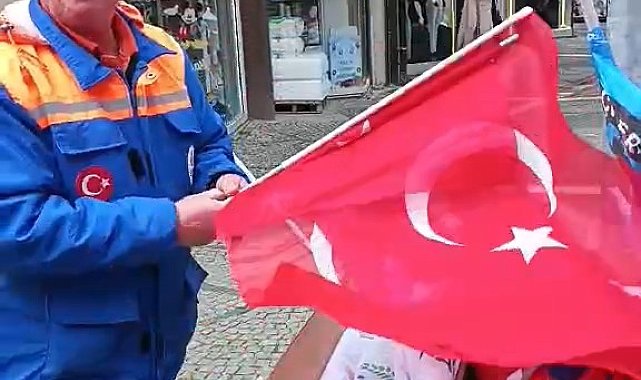 Edirne'de 1 Mayıs sonrası Türk bayraklarının çöpe atılmasına tepki