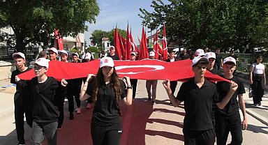 Edirne'de 19 Mayıs coşkusu: Bayrağını alan kutlama alanına koştu