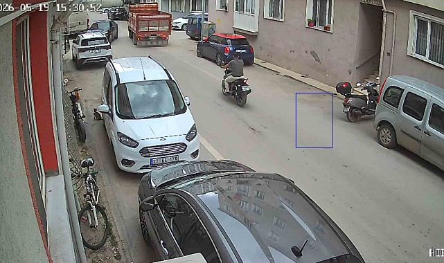 Edirne'de aynı sokakta yarım saat arayla iki kaza kameralara yansıdı