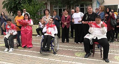 Edirne'de temsili askerlik töreninde duygu dolu anlar yaşandı: Özel bireyler askere uğurlandı