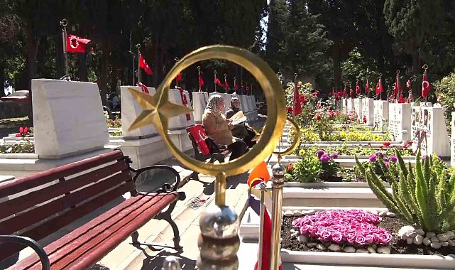Edirnekapı Şehitliği'nde bayram ziyareti