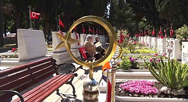Edirnekapı Şehitliği'nde bayram ziyareti