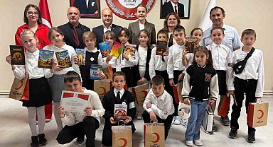 Edirneli minik yazarlardan Filistinli çocuklara 54 bin 345 TL destek