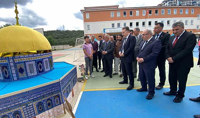 Edremit'te "Vakti Kuşanmak" sergisi açıldı