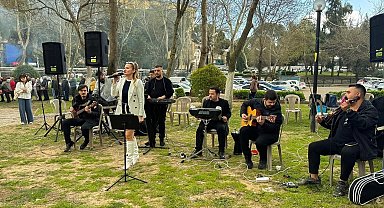 Efeler'de Anneler Günü coşkusu şenlikle taçlanacak